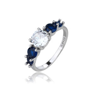 טבעת אבן כחולה ושקופה